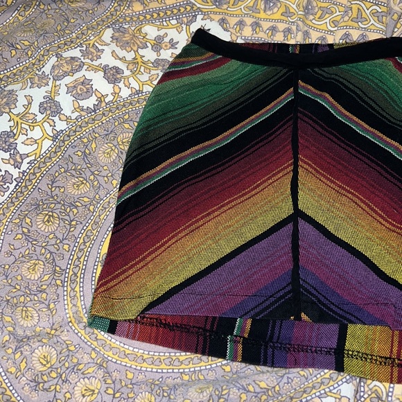 EUC Mimi Chica Fitted Serape Style Hippie Stoner Festival Party Shorts Large - Picture 3 of 7